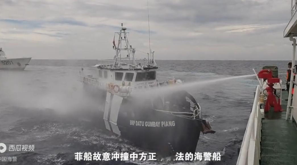 原来中国海警船的水炮威力这么大，就菲律宾那破船根本扛不住！看完水炮的这组数据，你