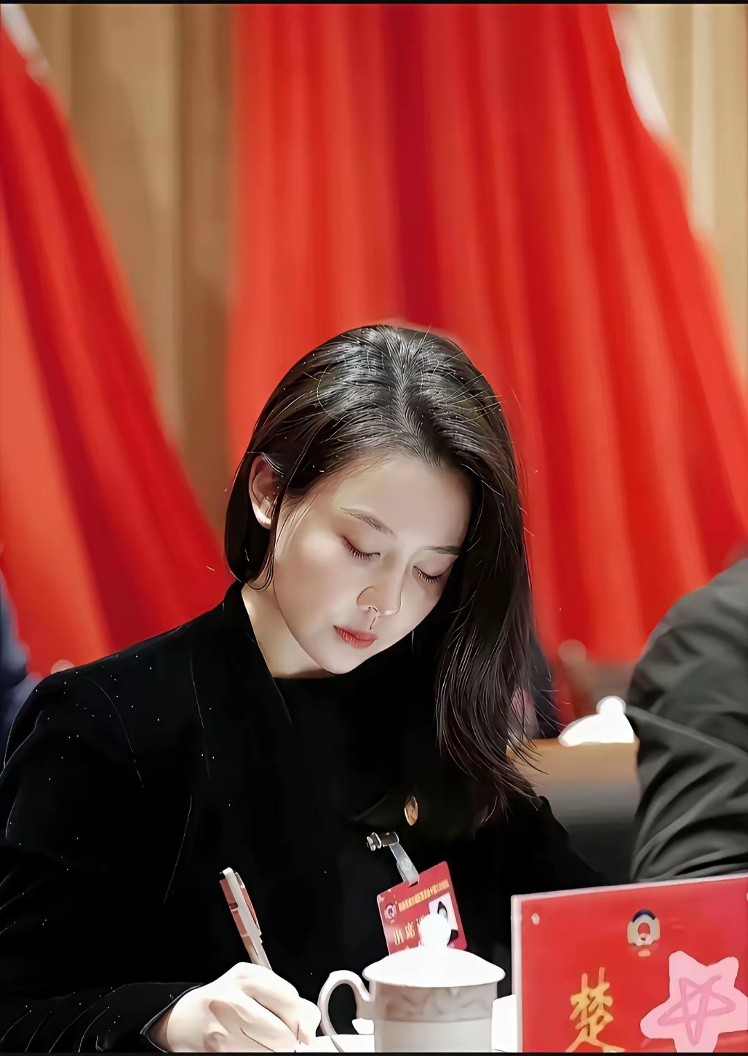 这种体制内的美女，得多少彩礼才能娶到？