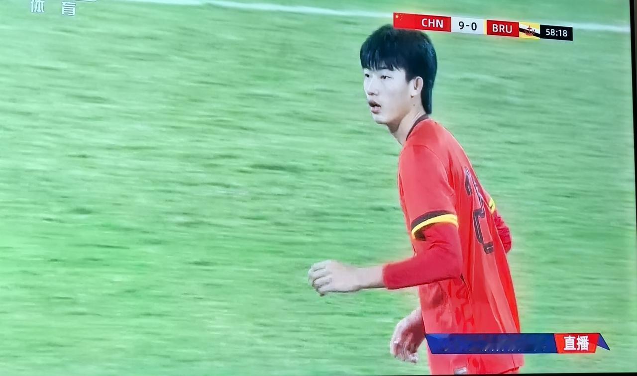 两个大前锋可以！比赛结束！12：0！赵松源进了6个！张伯霖3个！这届国少三条线