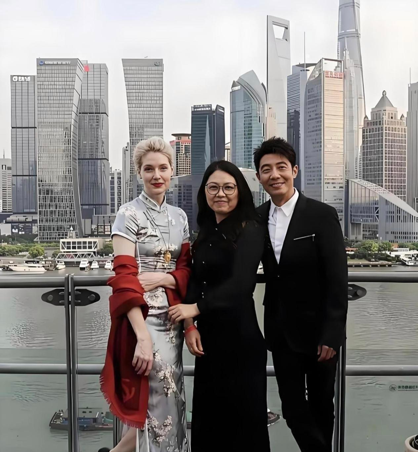 撒贝宁这一对龙凤胎，算是把他北大还行的凡尔赛基因给打破了，一个北大博士妈，一个北