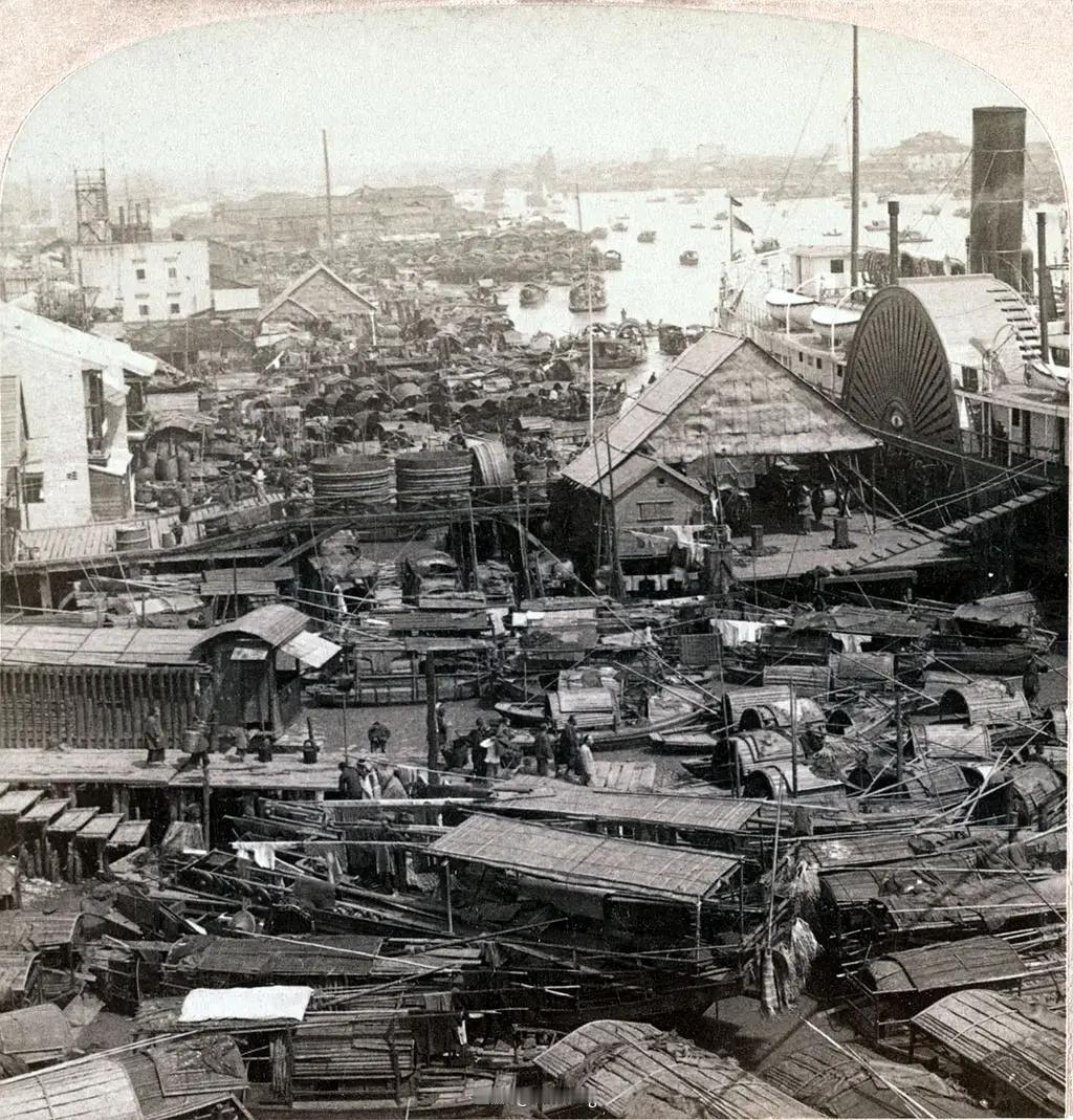 1900年，美国摄影师詹姆斯·利尔卡顿镜头下的广州府图一:俯瞰珠江上的船只图