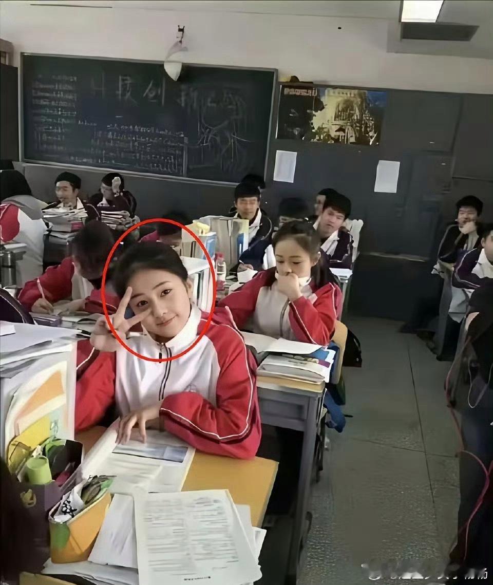 白鹿高中居然长这样？和现在完全一样嫩啊！​​​