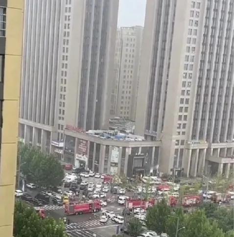 国庆本是喜庆之日，不少情侣选择这天举办婚礼，然而江苏连云港东海县的名家厨房酒店却