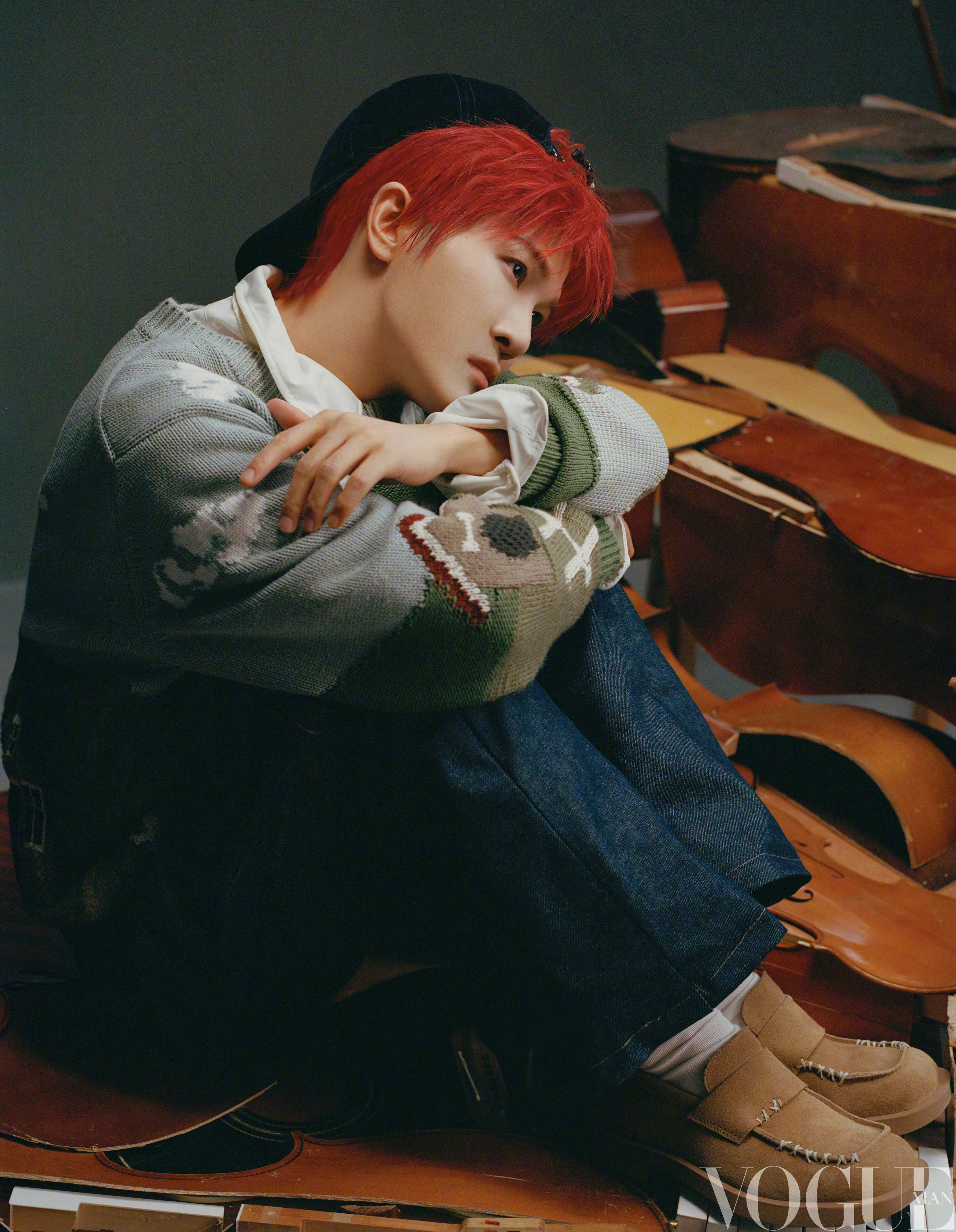 歌手周深登上《VOGUEMAN》2026年2月刊封面，继五大女刊Cosmo之