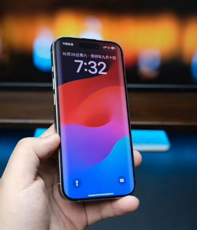 首款曲面iPhone预计2027年发布。这就有点搞笑了，安卓和国产旗舰都玩腻了