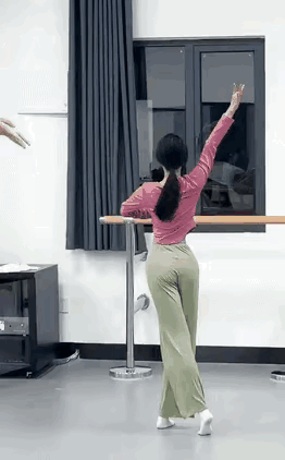 成熟端庄漂亮的女人都有什么特点面对挫折和困境，不会沉溺于抱怨，而是想办法解决问题