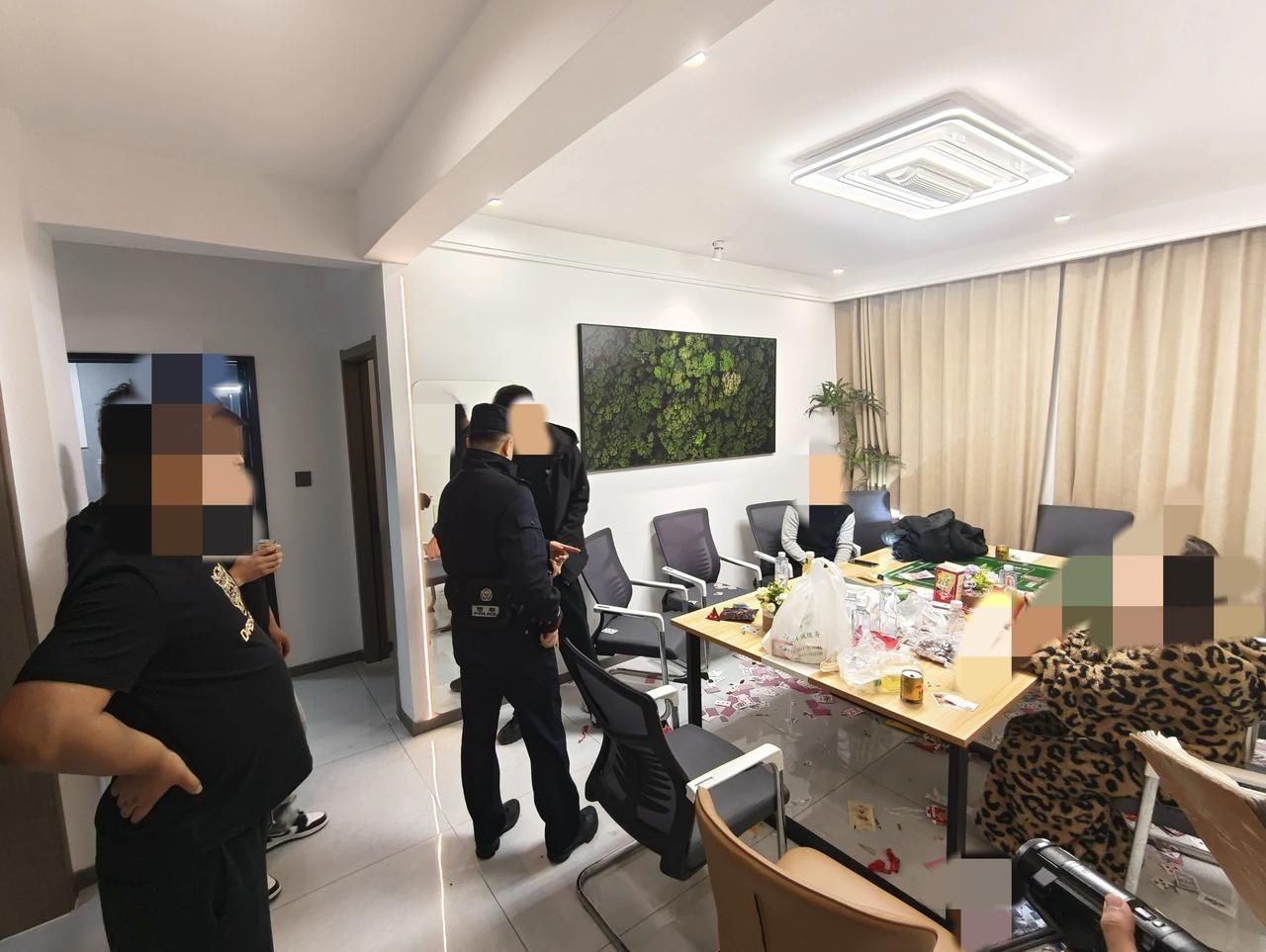 雷霆出击！滨州滨城公安成功端掉一隐蔽赌博窝点，6人落网！据平安滨城:近