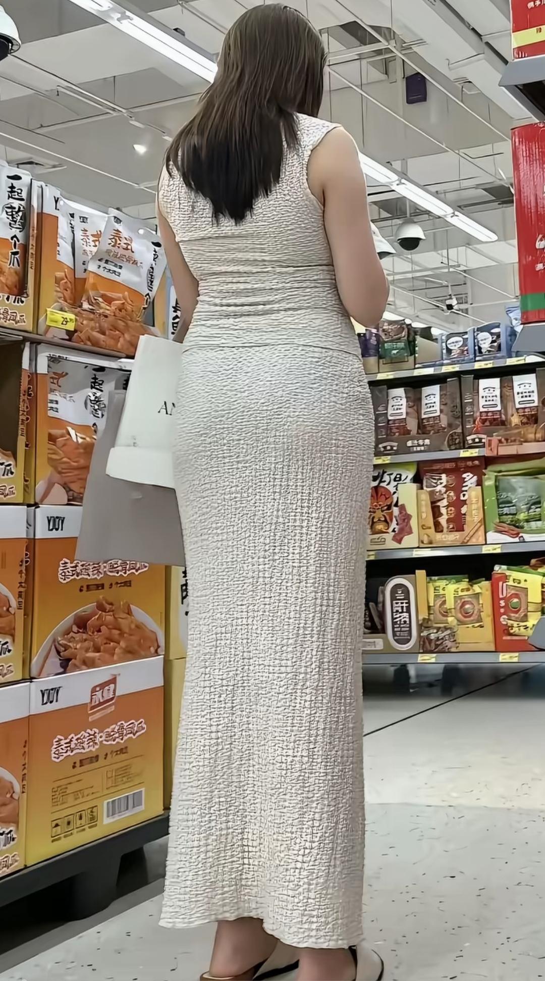 谢谢邀请，试对下联：上联：莺歌柳岸风细细，下联：蛙唱荷池月朦朦。上联“