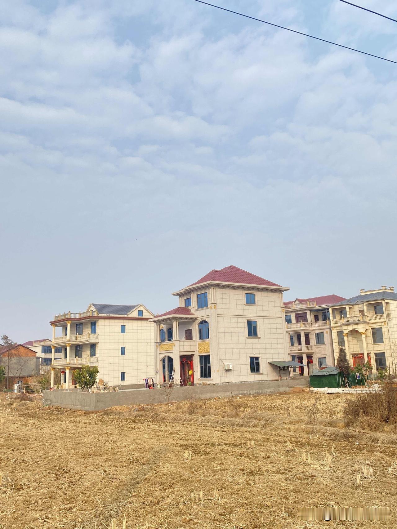 回了农村老家才知道过年回了农村老家才知道，我这个在深圳年薪20多万的大学本科