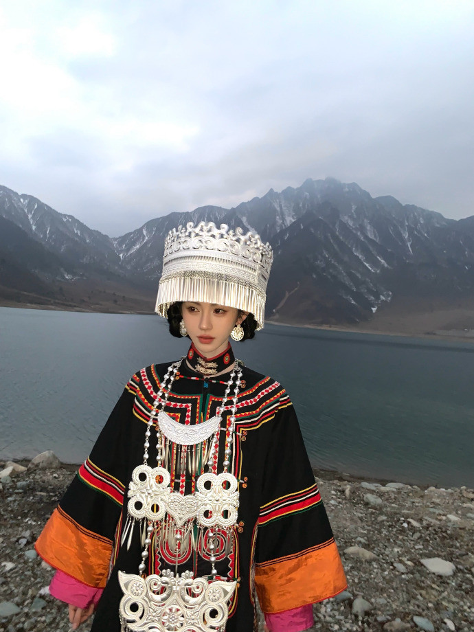 鞠婧祎巅峰之夜彩排图鞠婧祎巅峰之夜彩排图真的太绝了！私服生图颜值依旧抗打，冷白皮