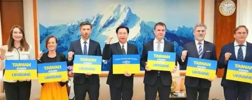 乌克兰专机突然降落台湾，32年的惯例被打破，逼我们军援俄罗斯？乌克兰议员