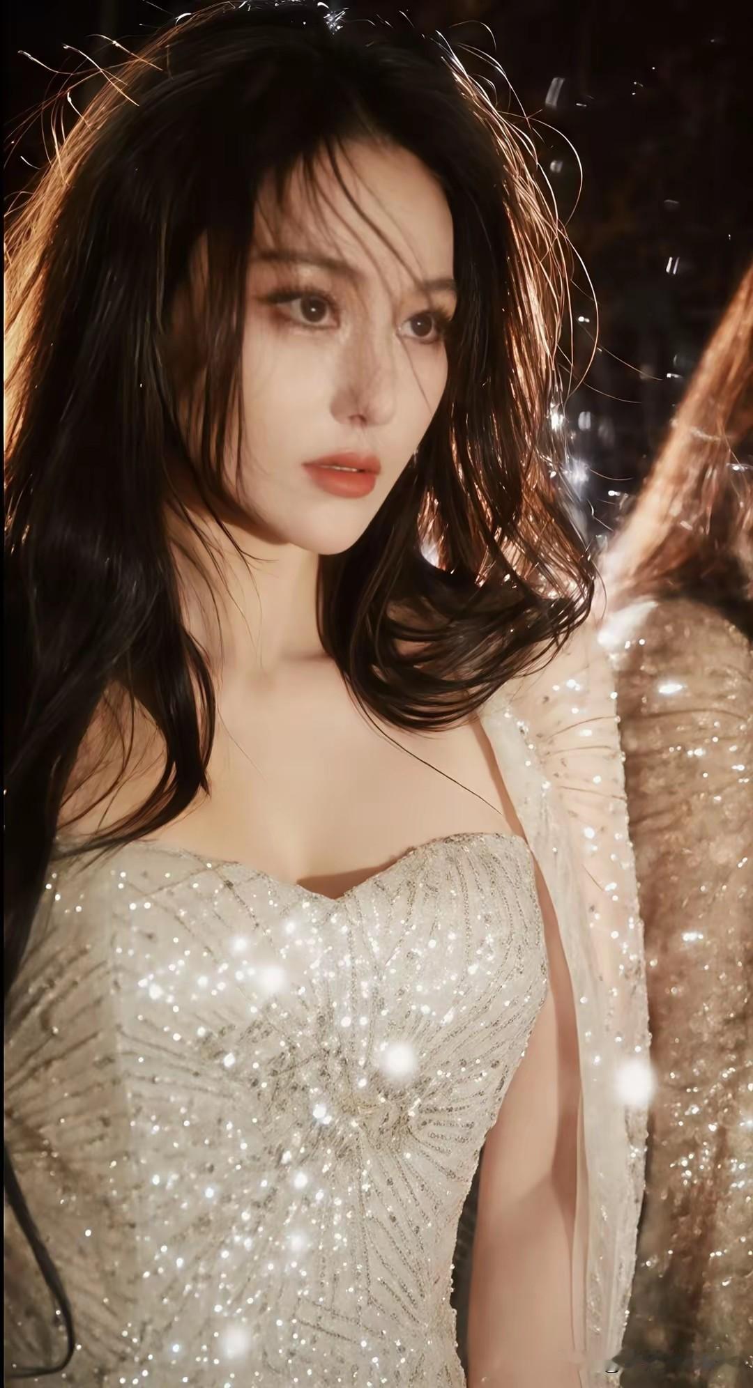 张馨予和大黑牛李晨曾经有过一段恋情，如今张馨予嫁入豪门，生活幸福美满。她和丈夫