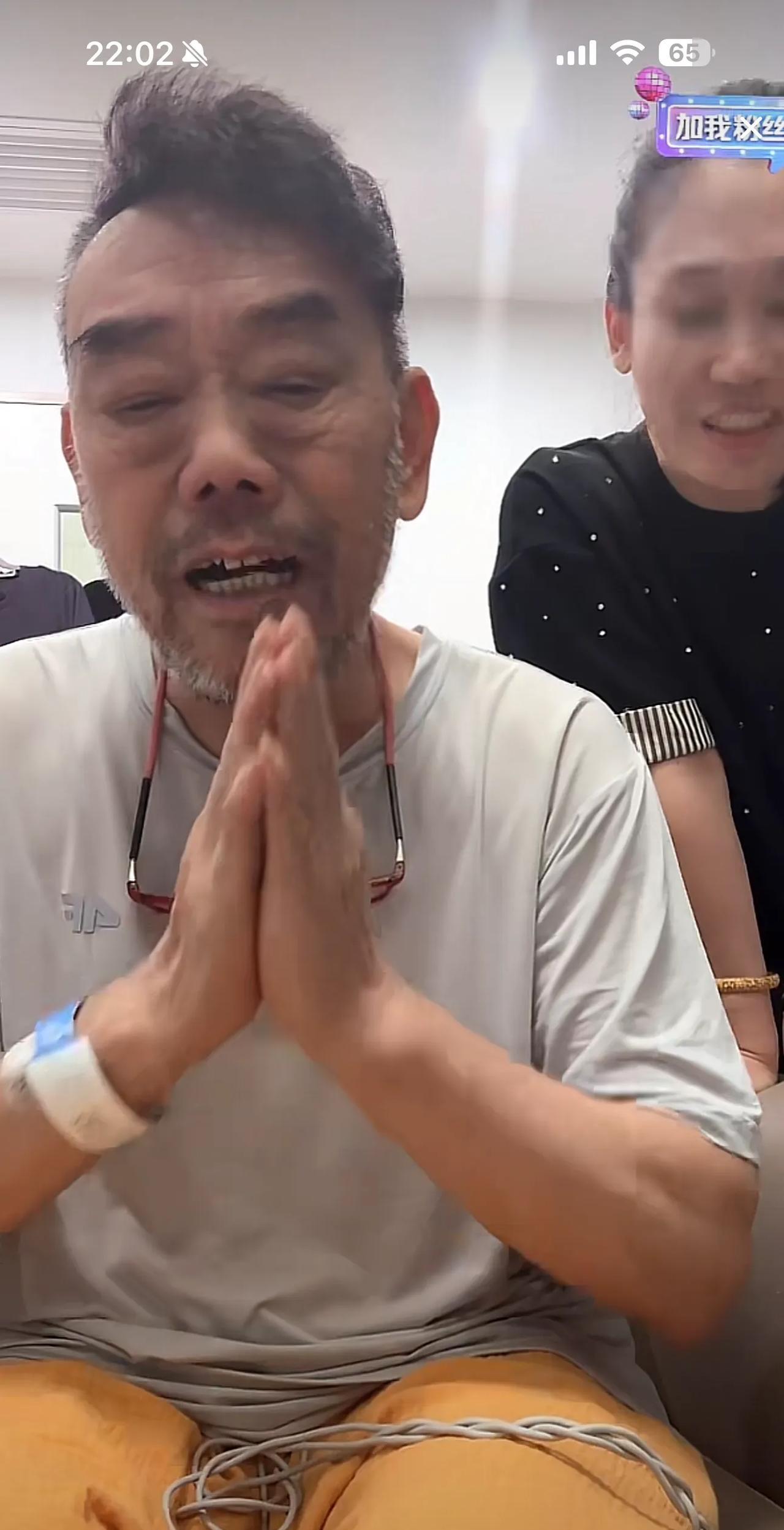 杨少华老爷子去世后，杨家三大爷杨伦首次开播，向来心脏不好的杨伦大爷仍在住院，看上