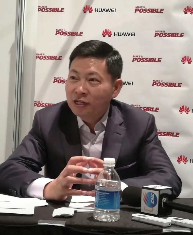 余承东曾经讲过，任正非经常批评他，而且是猛批一顿，让他不要总是讲华为产品好，要讲
