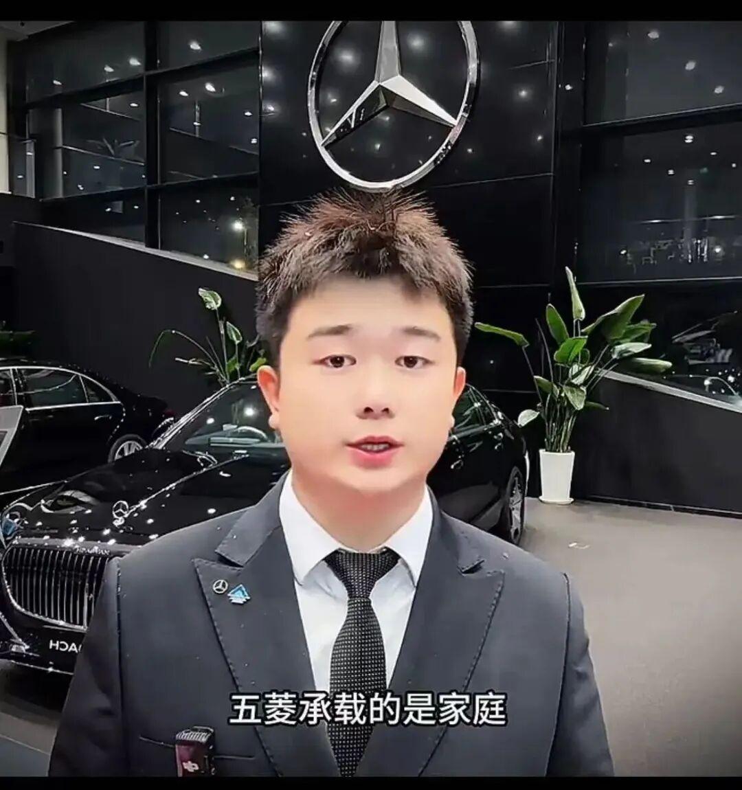 能当销冠绝对是有原因的！奔驰在南京的销冠王闪电直播时，突然被弹幕提问：“你会买五