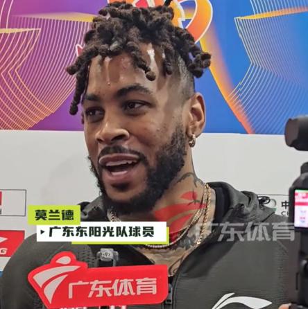 广东男篮要吃回头草！12日上午，有广东球迷拍摄到莫兰德现身在广东东莞，莫兰德
