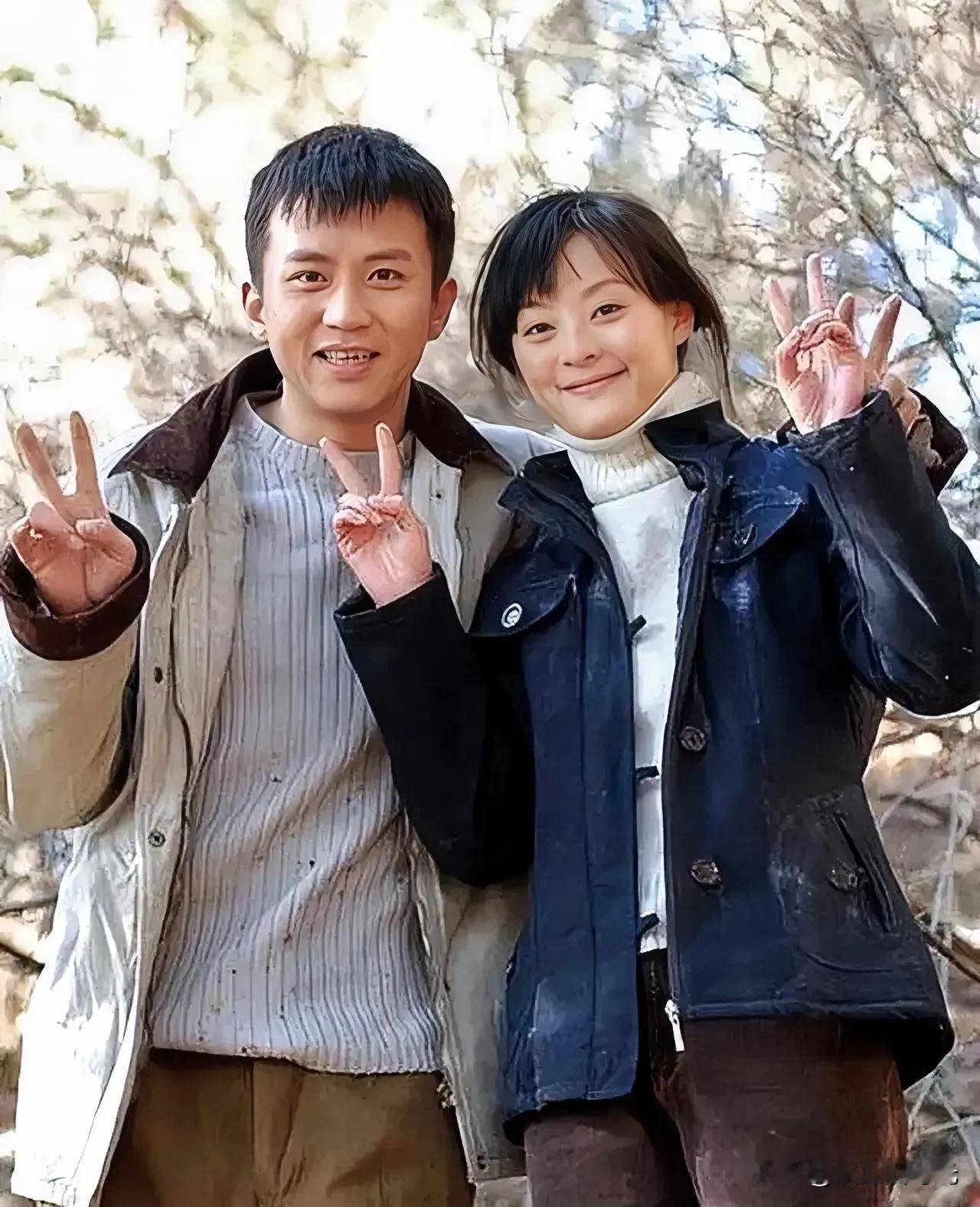邓超和孙俪拍《幸福像花儿一样》时，两个人住隔壁，有天凌晨邓超接到孙俪发来的短信“