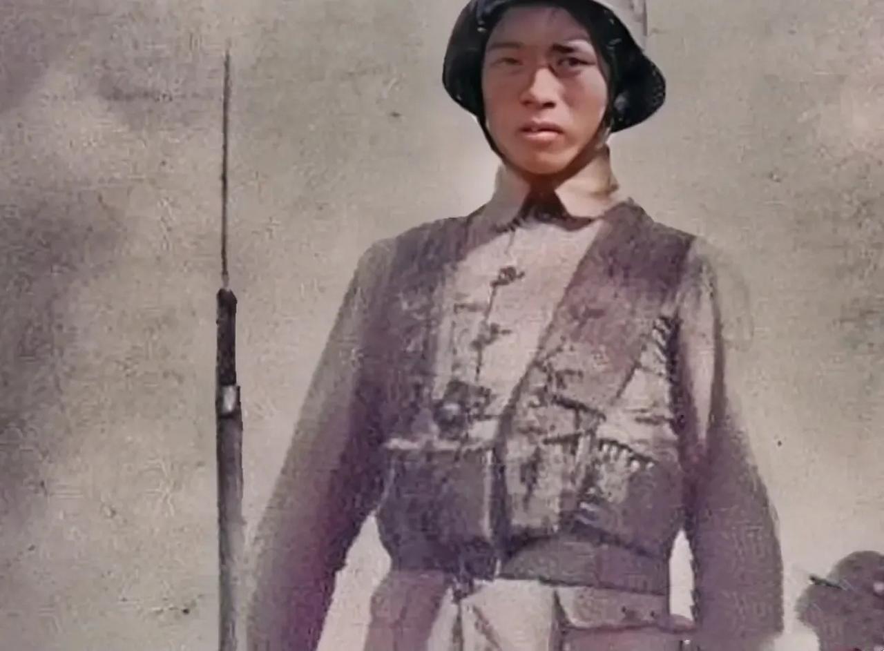 1939年9月，机枪卡壳、战友全死，29岁的曹锡一个人守着河堤，看到50米外有架