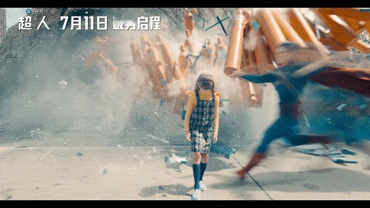 哥斯拉喷的火是超人的造型超人回归重塑DC宇宙灵魂！明艳色调、震撼场面，火光中的