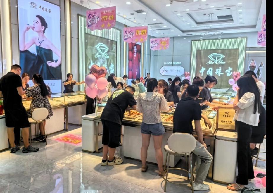 今天才发现，金价彻底跌失控了，黄金从1200多叠到现在的870多每克，40