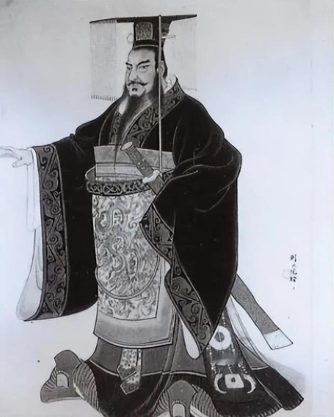 他死了两千多年，但中国至今还在他的&34;系统&34;里西方学界常有个困惑：为什么一个两千多年前的帝
