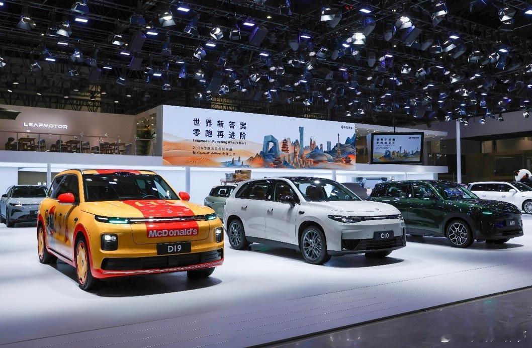 都在说零跑势头猛，北京车展零跑的两个数据，有点意思。1零跑最具个性车型Lafa