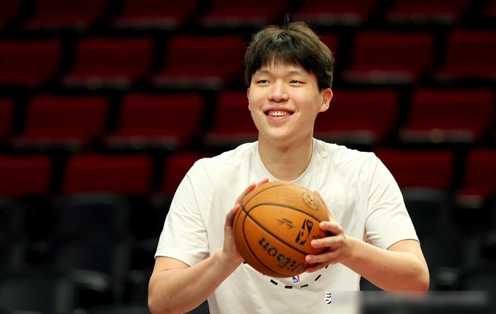 开拓者教练组内部会议，现在讨论的第一个名字是中国面孔。​杨瀚森刚用28分9篮