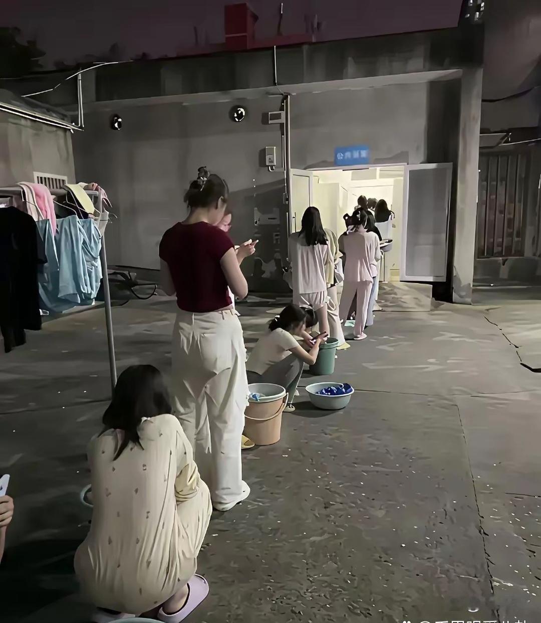 换成你，‌在这种环‌‏境下上班，能‏撑‎‌几天？﻿​​​