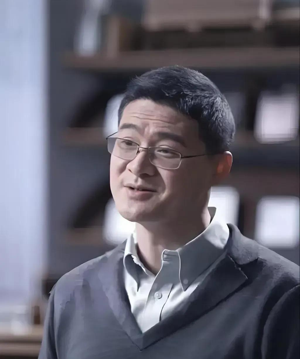 成大事者，秘而不宣的心眼：第1、喝茶，不碰杯。第2、三女一男，不打牌。第3