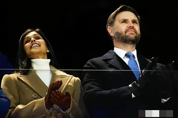 嘘声震天！万斯在米兰冬奥这一刻，堪称“社死”名场面！刚刚的开幕式，美国队进