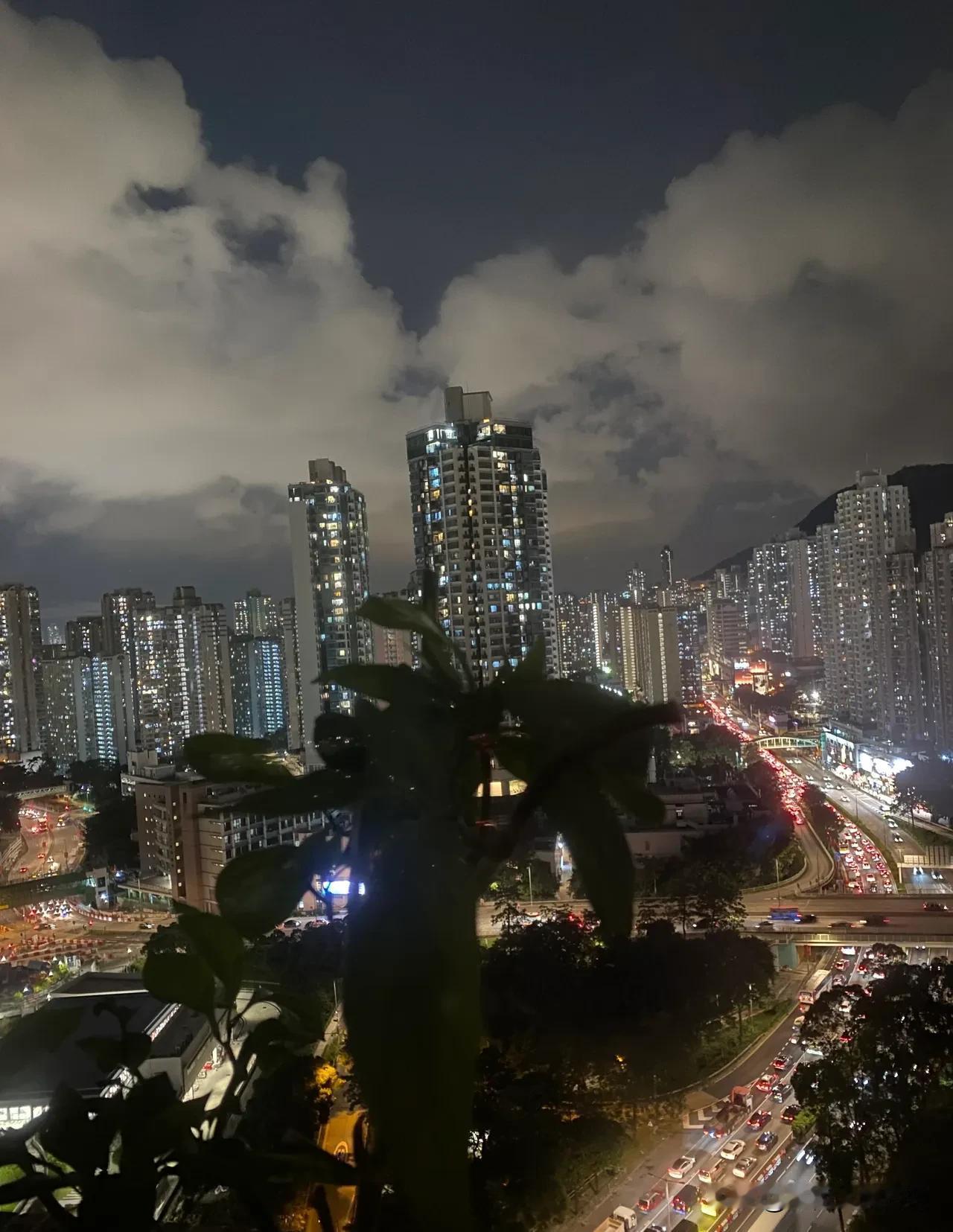 有些玄学，科学真的无法解释。一句佛语能把面目狰狞的女人安抚下来。记得那年的