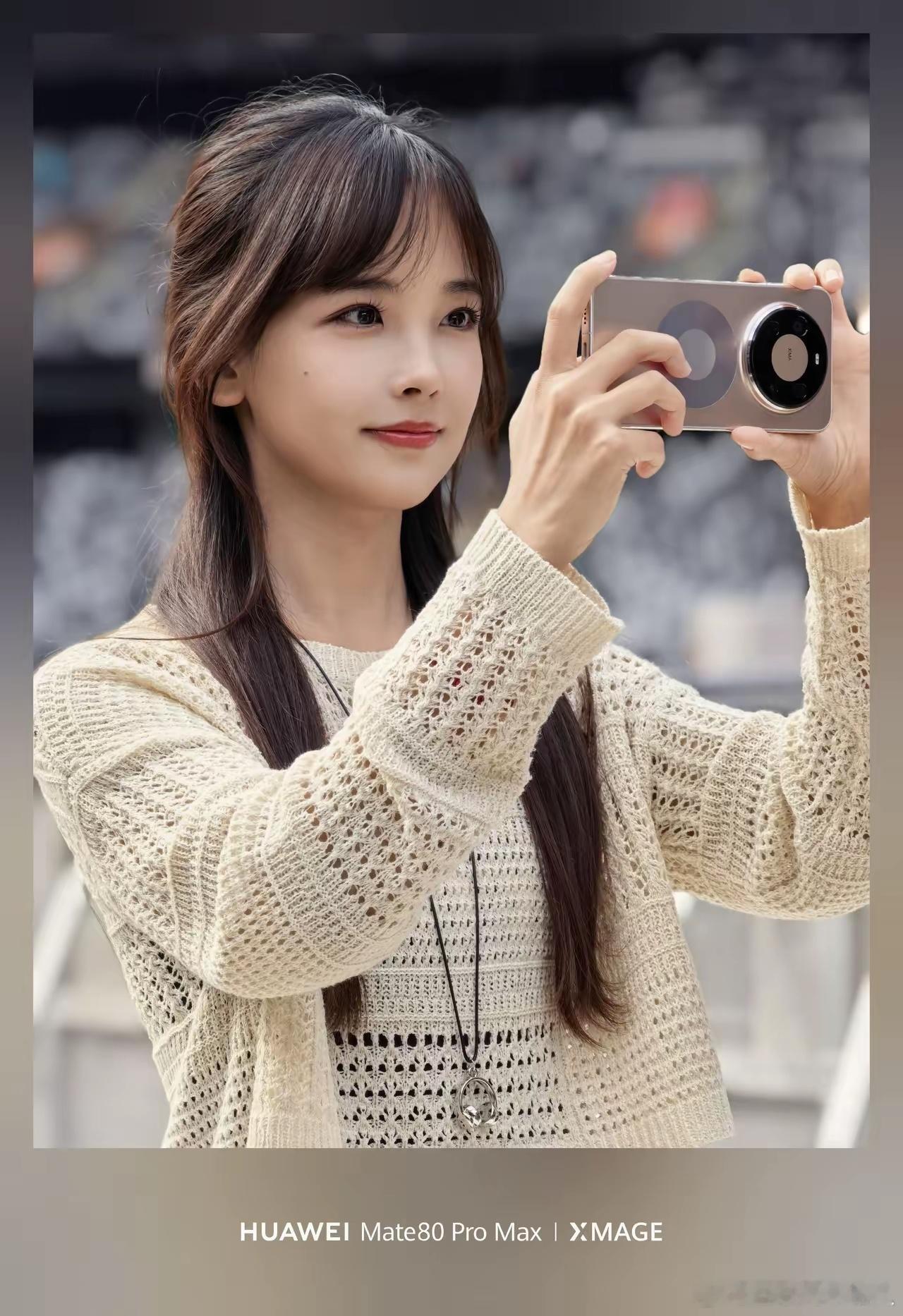 没想到华为Mate80ProMax这种大屏手机，王冰冰竟然可以单手掌控！王冰