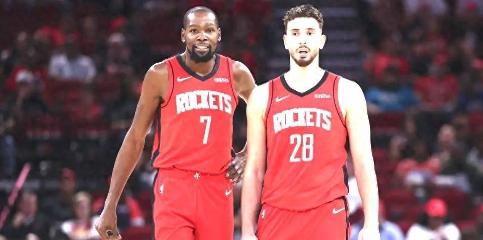 说申精菜的跟当时一样说谢泼德的是一波人申精这赛季被赶鸭子上架，大量在三分线外持