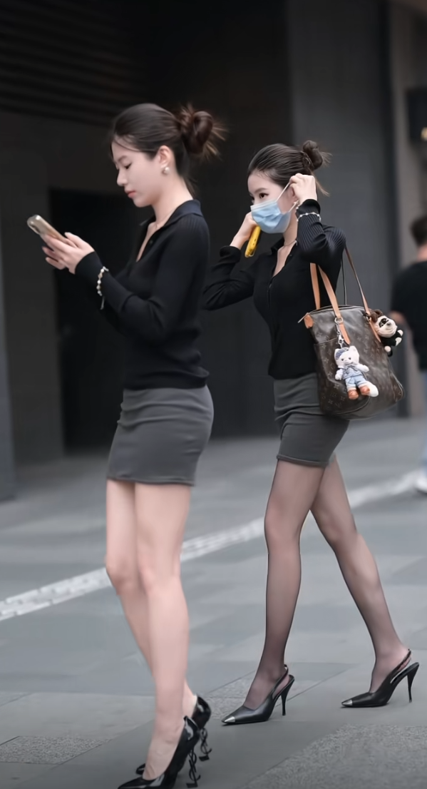 在路边看到双胞胎美女，这气质绝了