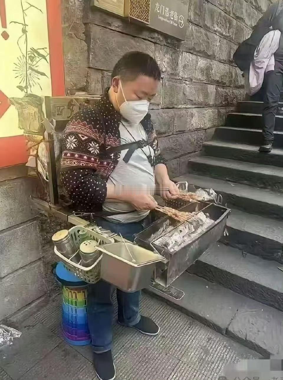 这种烧烤摊在新疆没见过~~~