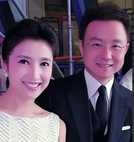 2017年，著名主持人刚强向春妮求婚，春妮说：“结婚可以，但我要丁克，我不会给你