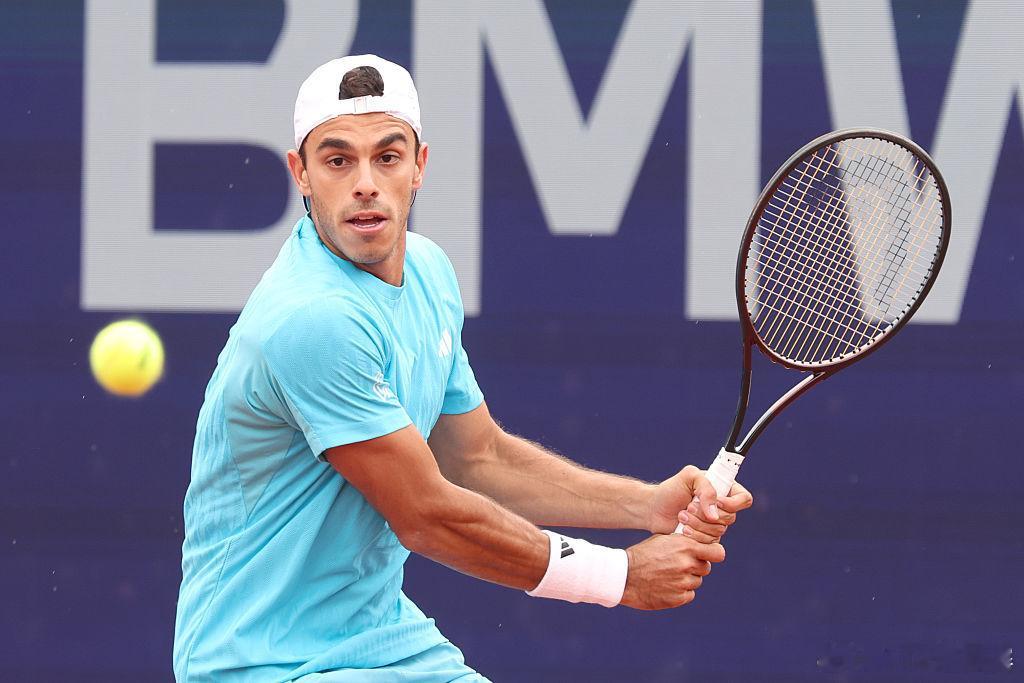 F·塞伦德罗赢下首盘！ATP500慕尼黑公开赛1/4决赛，F·塞伦德罗克服开场