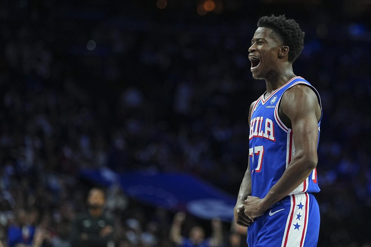 NBA的未来门面诞生了！76人新秀埃奇库姆首秀轰下34分之后，在第三场比赛，恩
