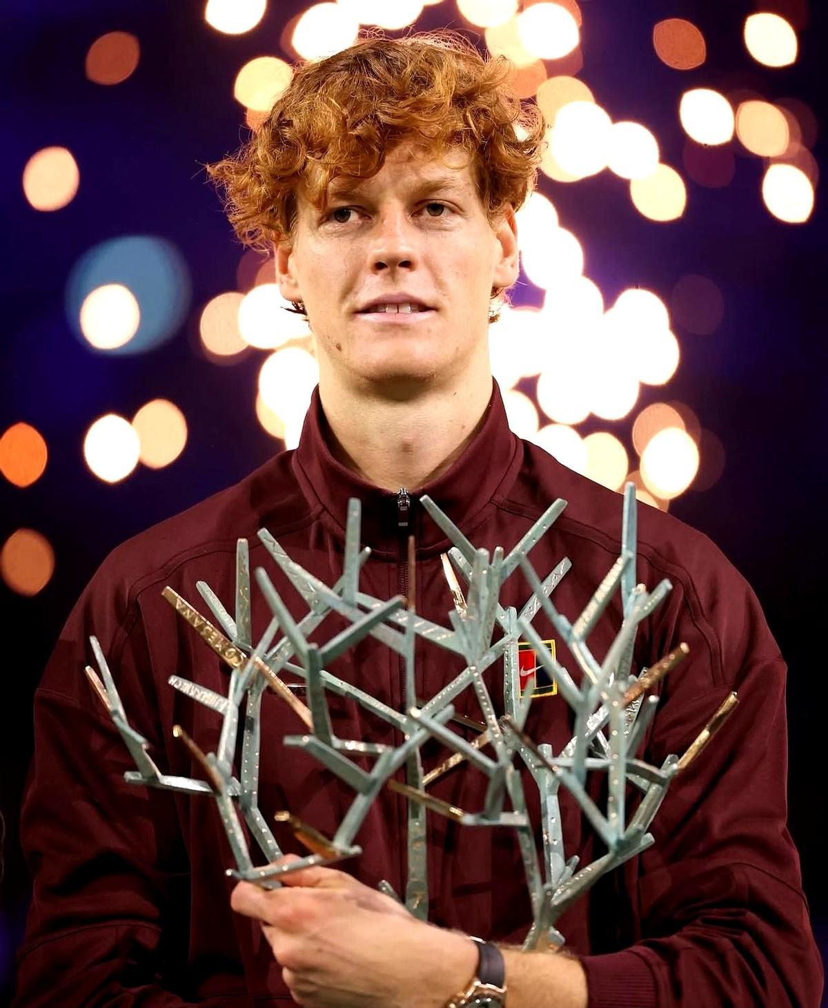 辛纳封王了。巴黎夺冠，世界第一到手，意大利人头一回站在ATP顶峰。不用等年终