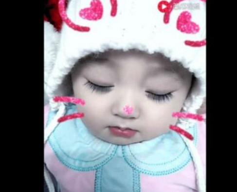 24岁辣妈称自己生了个“假娃娃”网友: 这孩子长大还得了