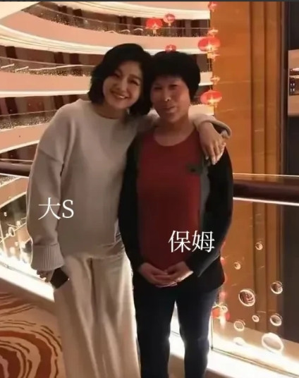 终于明白为啥小杨阿姨会被S粉gongji了，原来大S除了恨前夫汪小菲，对每个人