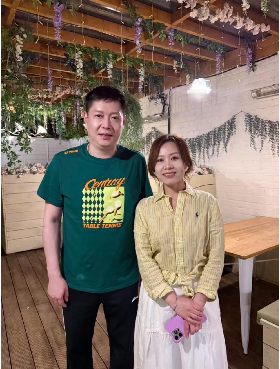 伦敦世乒赛的暖心瞬间，必须给石榴姐点个赞！刷到石榴姐私厨和邱导的合照，一下