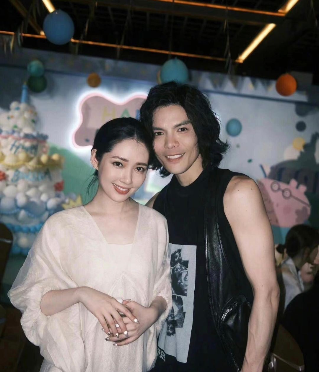 郭碧婷以后在家就干三件事:带孩子，陪婆婆，防向佐！向佐不会拿走向太给郭