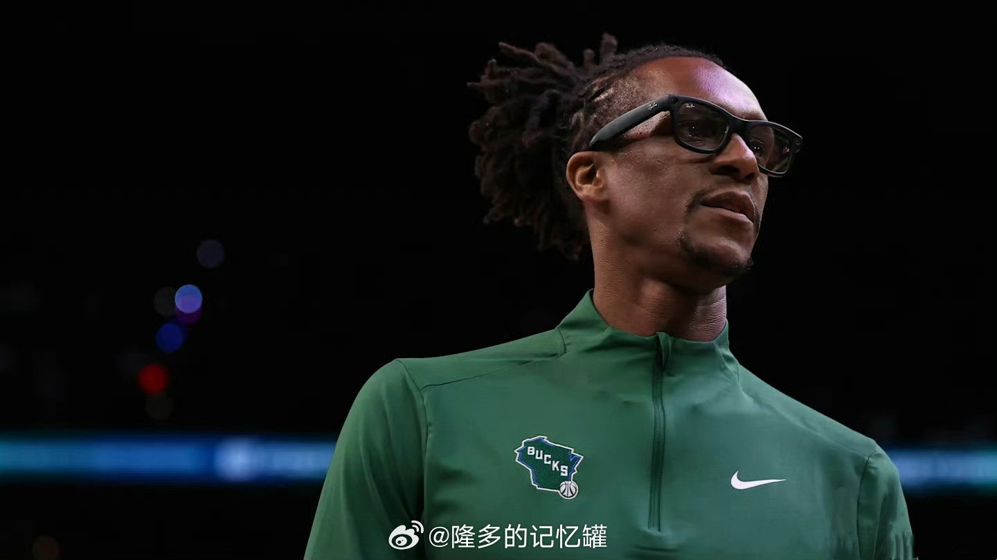 在隆多的调教下,罗林斯本赛季5场比赛,场均18.3分5助攻2.4抢断,三分命中率