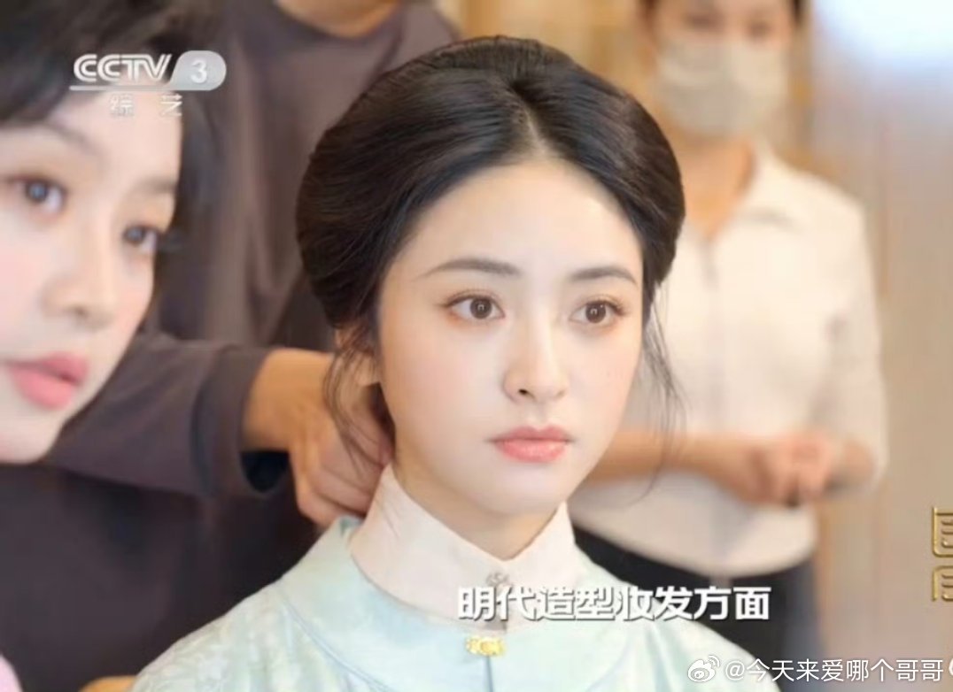 沈月古装挺好看的，但她好像很少演古偶