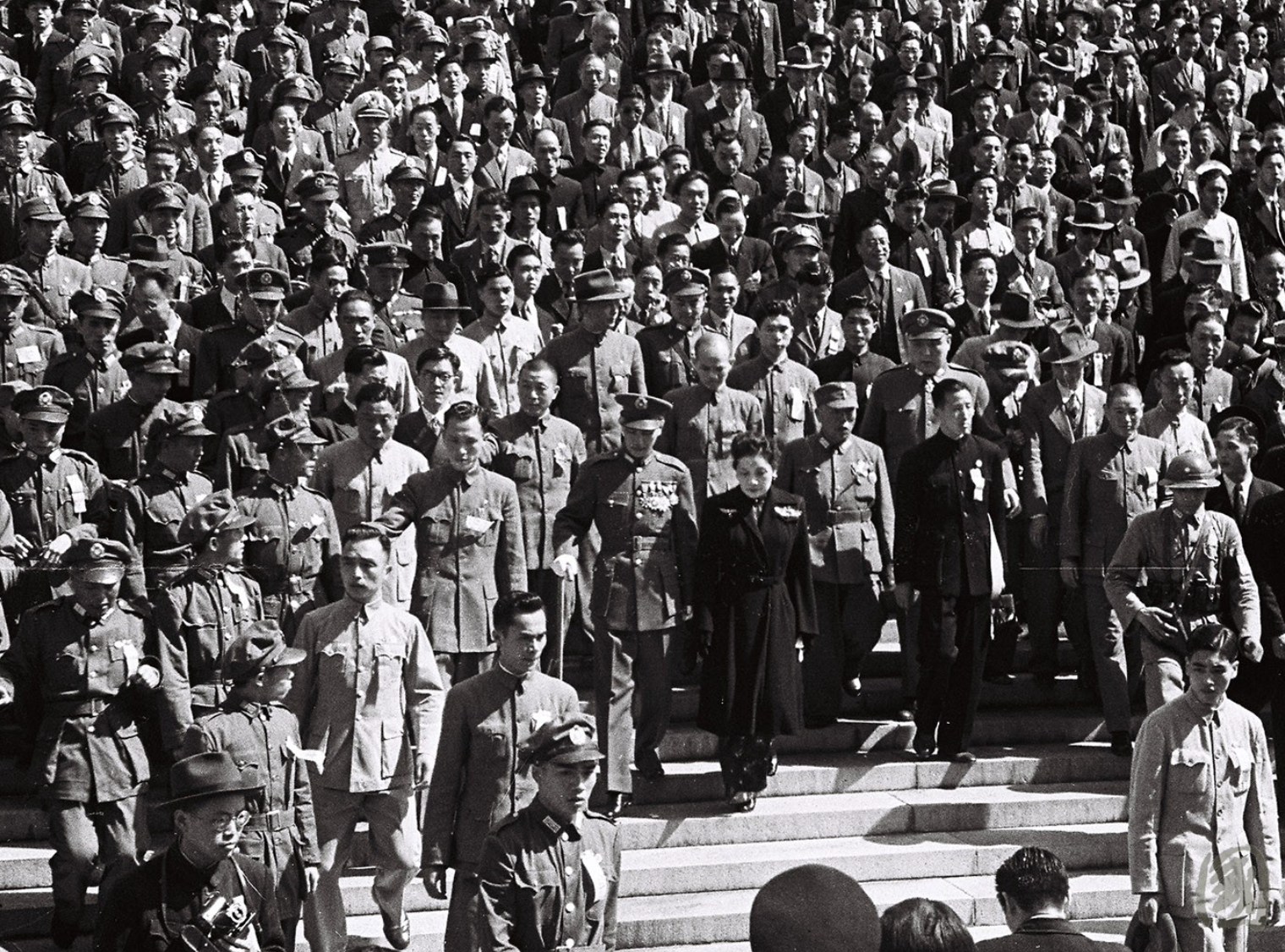 1946年5月5日，国民政府还都南京，上午9时，中山陵谒陵大典率先启动：蒋介石夫