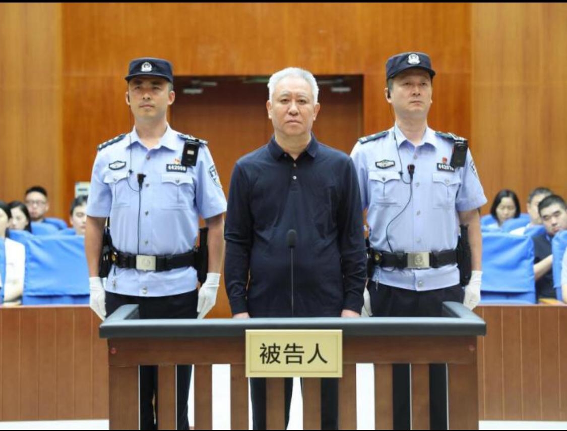 无期徒刑！恒大老板许家印判了，一代地产大亨就此结束了他那无限风光的时代。头一