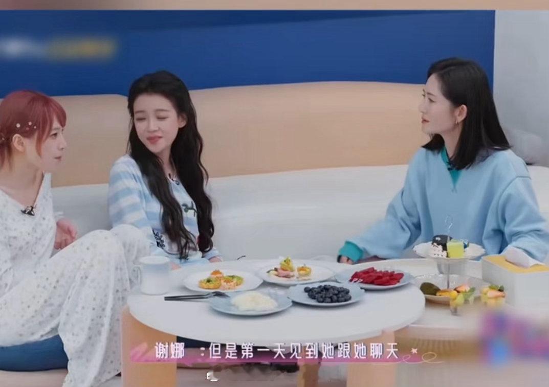 谢娜孙怡谈黄灿灿的反差感校花变卡通人物，这反差确实大。第一次见面以为她是那种安