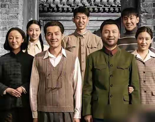 不是韩红砸了《抓特务》这个电影的市场盘，是她扒开了情绪的宣泄口。她本来想用情绪