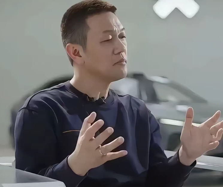 李斌问了3个问题。没几个新能源友商能回答的出来。1.到底是谁说蔚来汽车只有换电